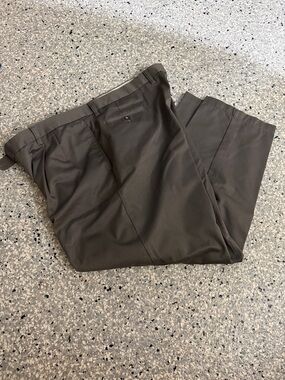 Men's Tailored Dress Pants in Olive